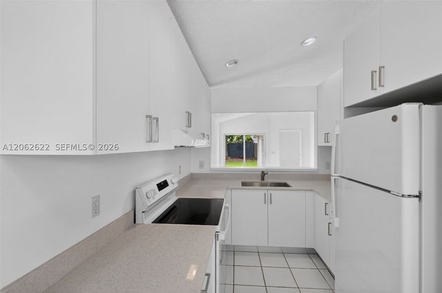 792 SW 9th St, Florida City, FL 33034