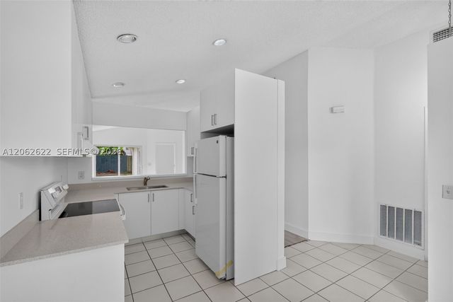 792 SW 9th St, Florida City, FL 33034
