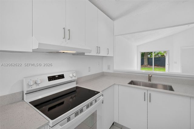 792 SW 9th St, Florida City, FL 33034