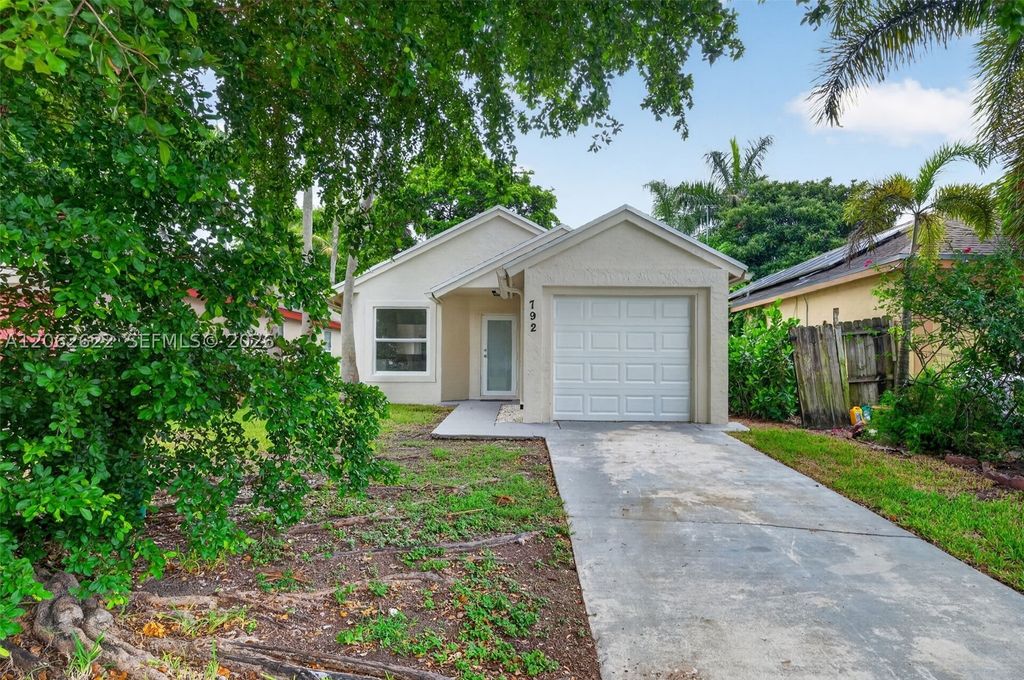 792 SW 9th St, Florida City, FL 33034