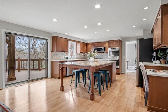 34 Framingham Ln, Pittsford, NY 14534