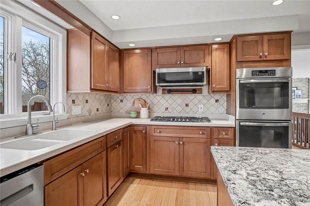 34 Framingham Ln, Pittsford, NY 14534