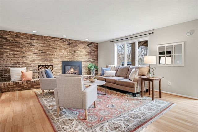 34 Framingham Ln, Pittsford, NY 14534