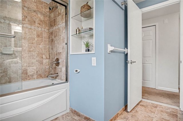 34 Framingham Ln, Pittsford, NY 14534