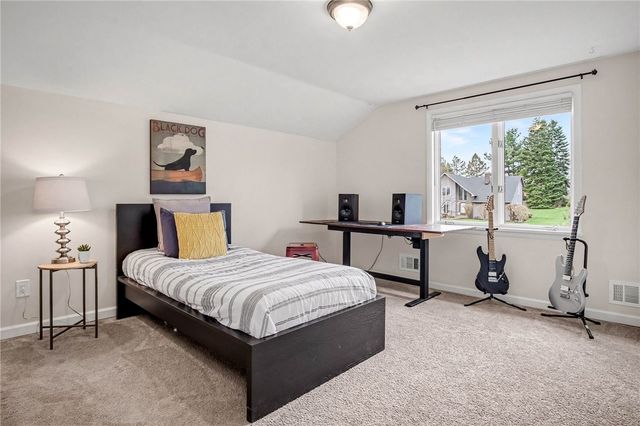 34 Framingham Ln, Pittsford, NY 14534