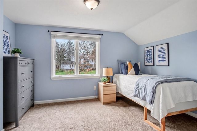 34 Framingham Ln, Pittsford, NY 14534