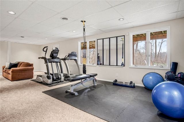 34 Framingham Ln, Pittsford, NY 14534