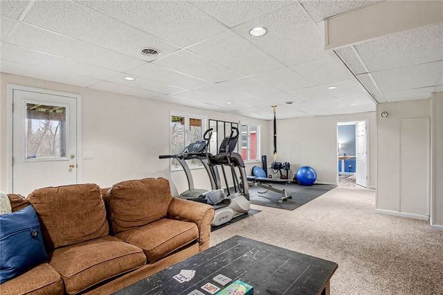 34 Framingham Ln, Pittsford, NY 14534