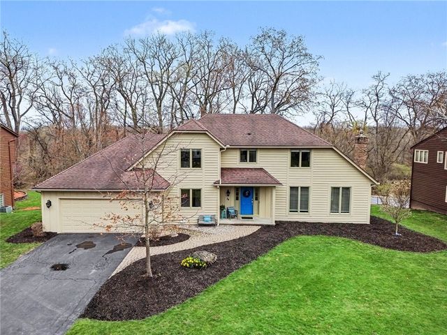 34 Framingham Ln, Pittsford, NY 14534