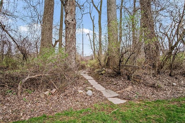 34 Framingham Ln, Pittsford, NY 14534