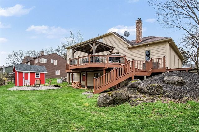 34 Framingham Ln, Pittsford, NY 14534