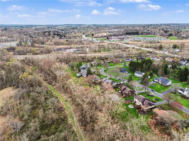 34 Framingham Ln, Pittsford, NY 14534