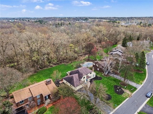 34 Framingham Ln, Pittsford, NY 14534