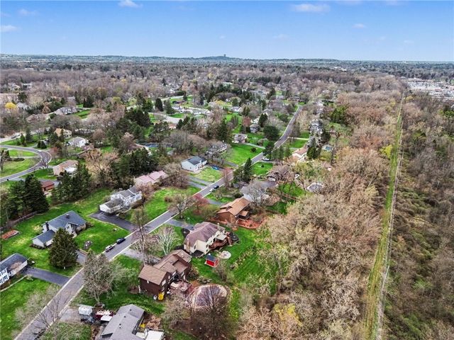 34 Framingham Ln, Pittsford, NY 14534