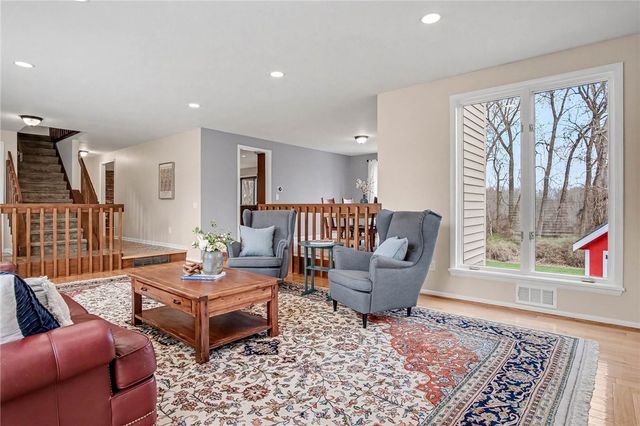 34 Framingham Ln, Pittsford, NY 14534