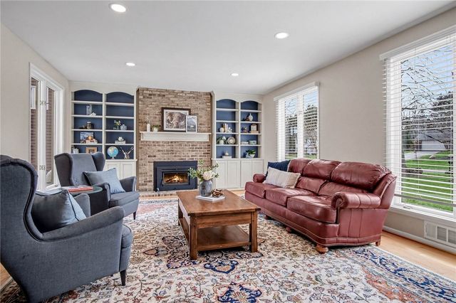 34 Framingham Ln, Pittsford, NY 14534