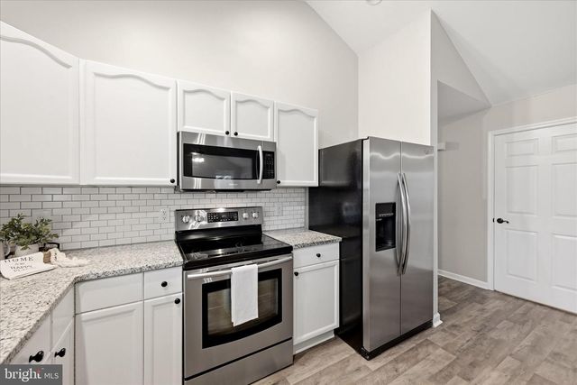 1856 MELVOR LN, Winchester, VA 22601
