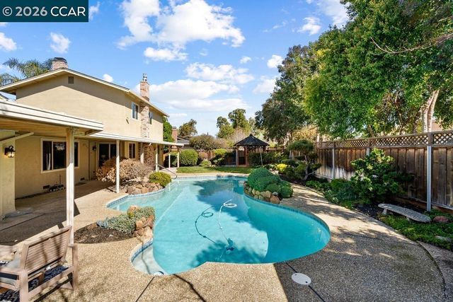 1560 Ayers Rd, Concord, CA 94521