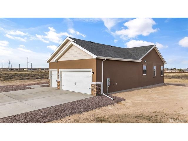 1438 N Moonbeam Dr, Pueblo West, CO 81007
