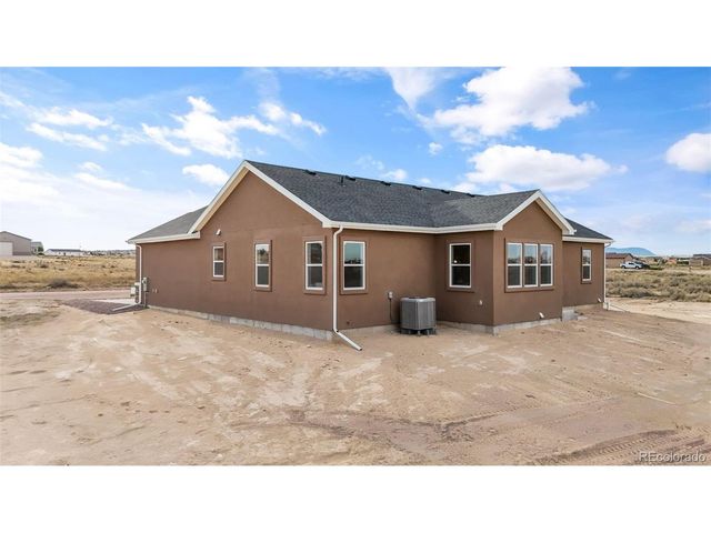 1438 N Moonbeam Dr, Pueblo West, CO 81007