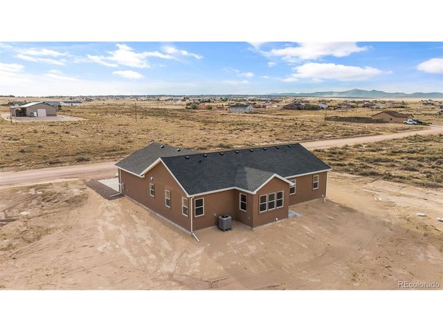 1438 N Moonbeam Dr, Pueblo West, CO 81007