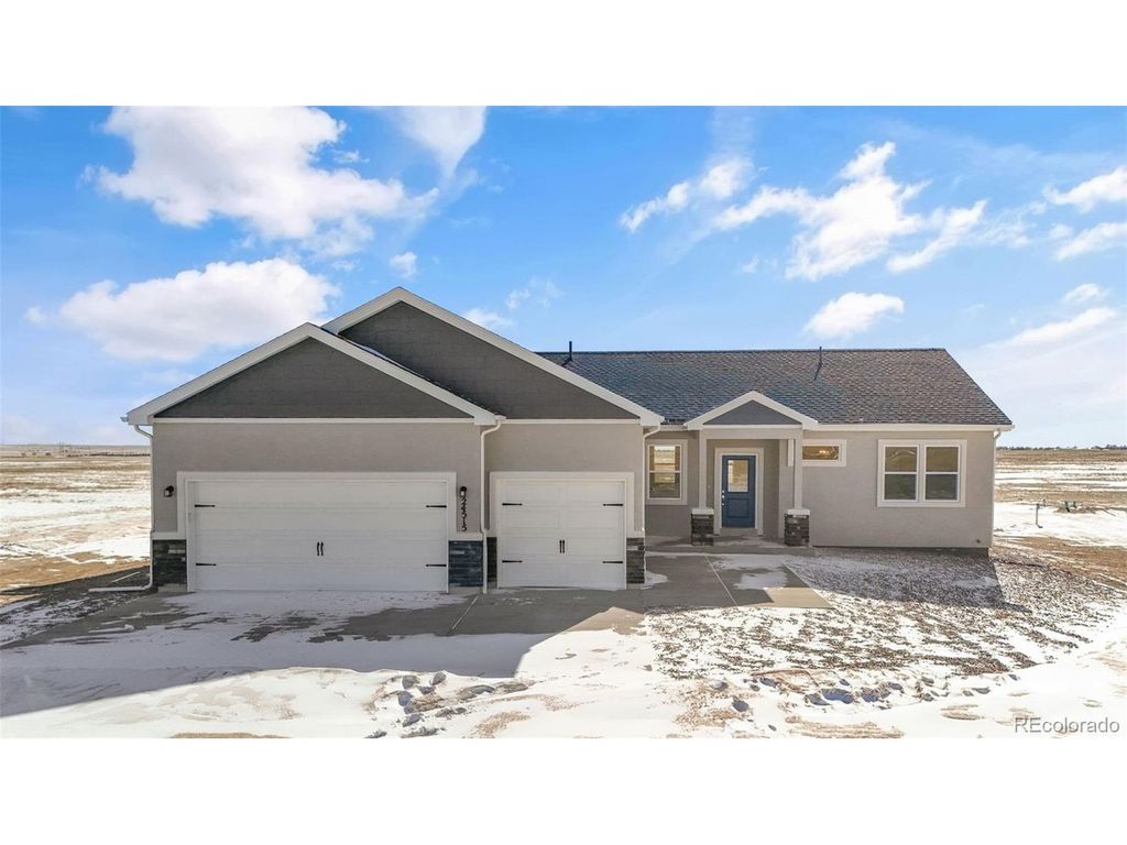 1438 N Moonbeam Dr, Pueblo West, CO 81007