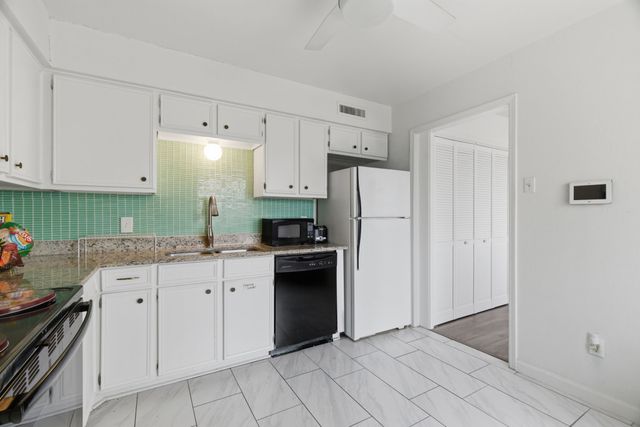 10566 High Hollows Drive 254, Dallas, TX 75230