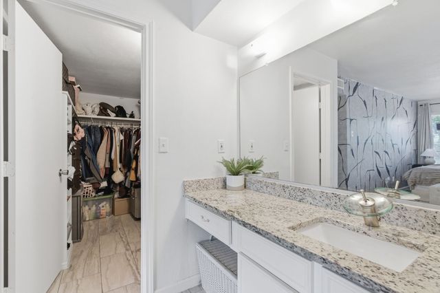 10566 High Hollows Drive 254, Dallas, TX 75230