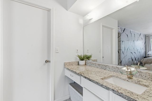 10566 High Hollows Drive 254, Dallas, TX 75230