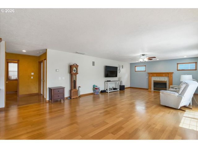 2734 CINDERCONE Ct Se, Salem, OR 97306