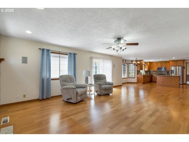 2734 CINDERCONE Ct Se, Salem, OR 97306