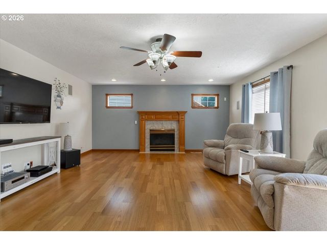 2734 CINDERCONE Ct Se, Salem, OR 97306