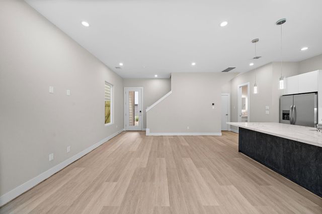 24 Bucan F, Houston, TX 77076