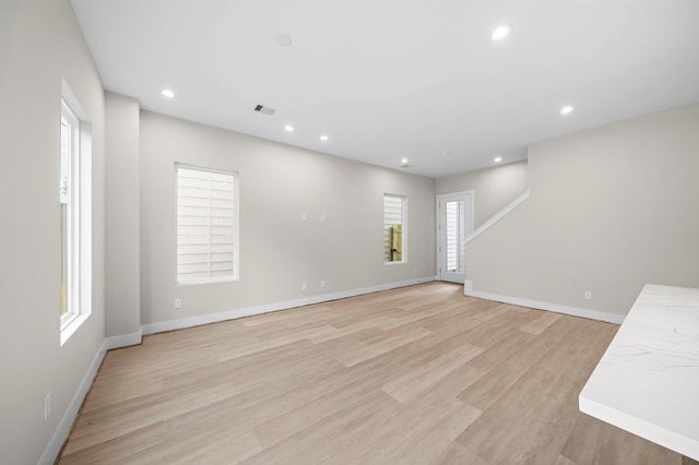 24 Bucan F, Houston, TX 77076