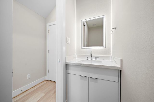 24 Bucan F, Houston, TX 77076