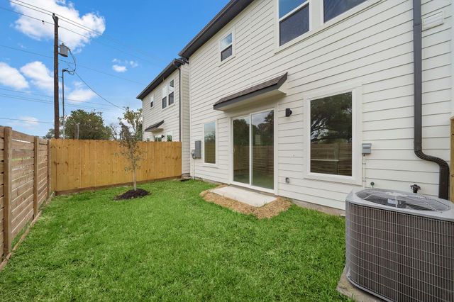 24 Bucan F, Houston, TX 77076