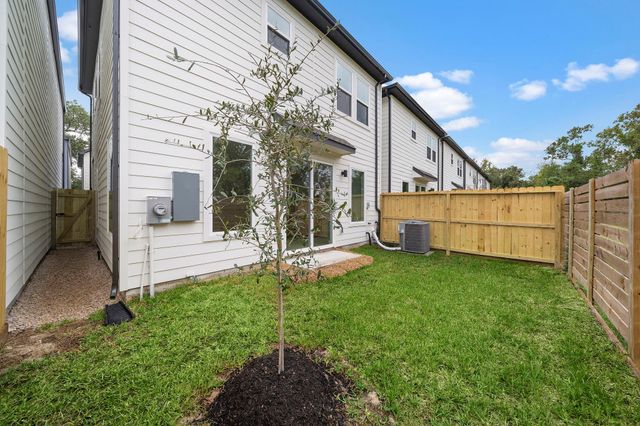 24 Bucan F, Houston, TX 77076