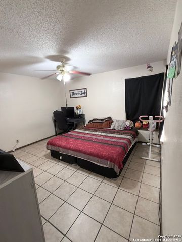 5922 Larkmeadow, San Antonio, TX 78233