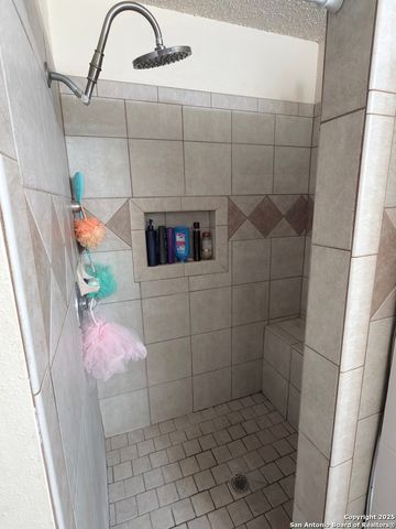 5922 Larkmeadow, San Antonio, TX 78233