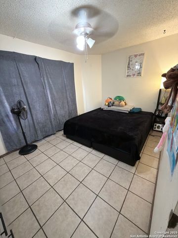 5922 Larkmeadow, San Antonio, TX 78233