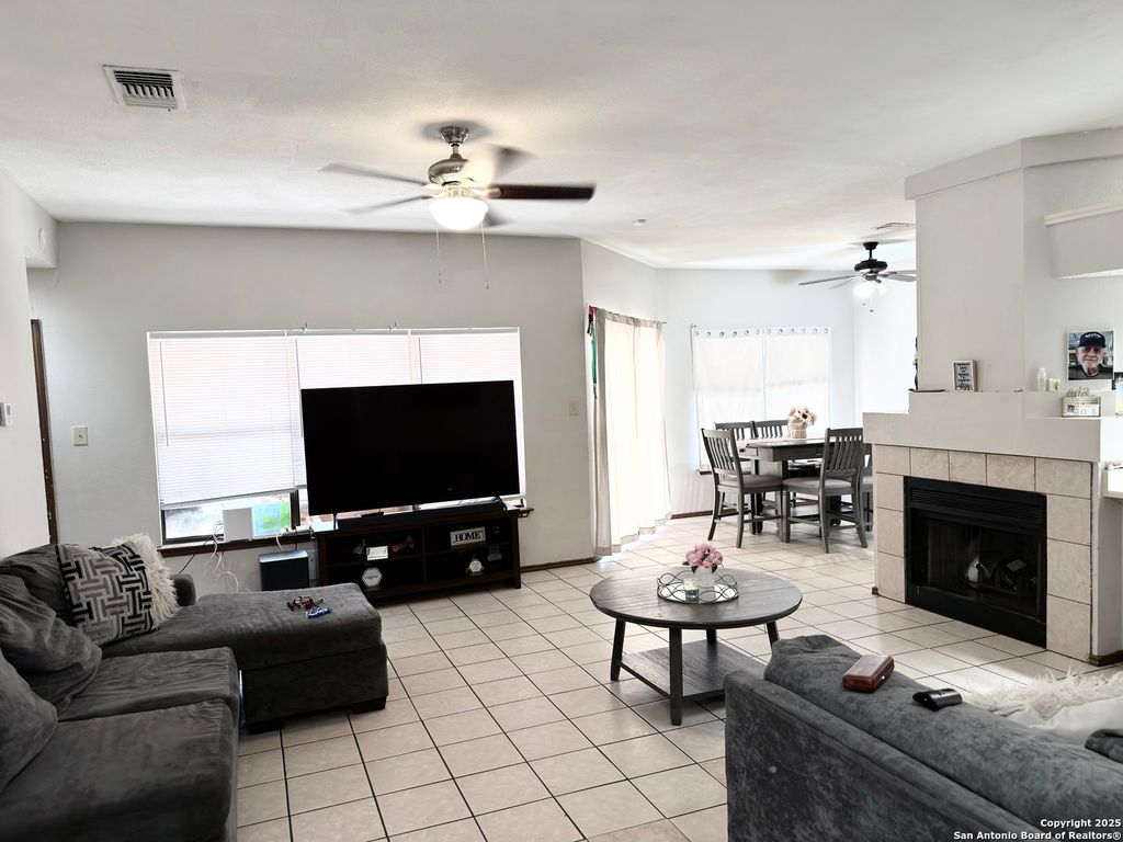 5922 Larkmeadow, San Antonio, TX 78233