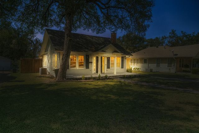 201 Pecan Street, Terrell, TX 75160