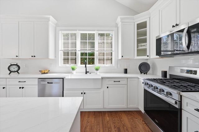 421 HARRISON DR, Hockessin, DE 19707