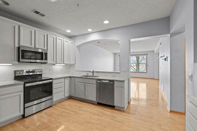 8014 Golden Valley Road, Golden Valley, MN 55427