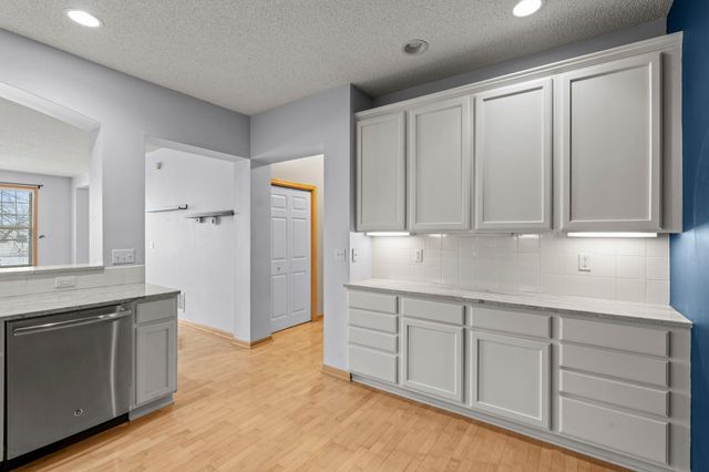 8014 Golden Valley Road, Golden Valley, MN 55427