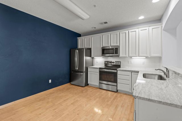 8014 Golden Valley Road, Golden Valley, MN 55427