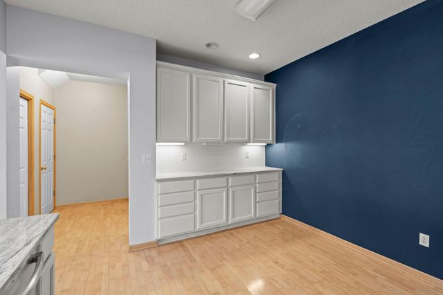 8014 Golden Valley Road, Golden Valley, MN 55427