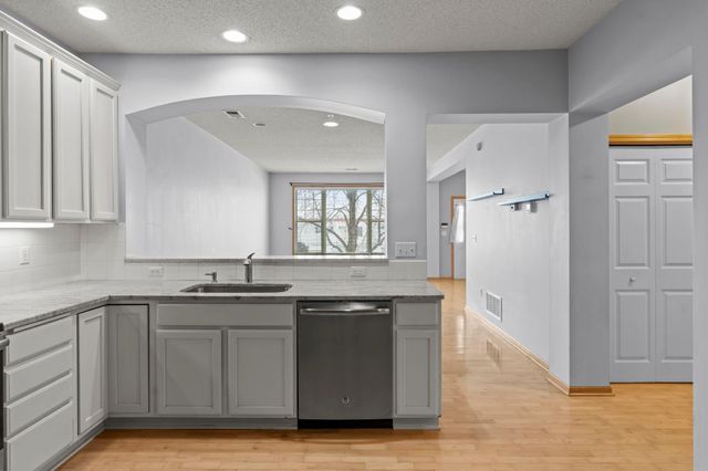 8014 Golden Valley Road, Golden Valley, MN 55427