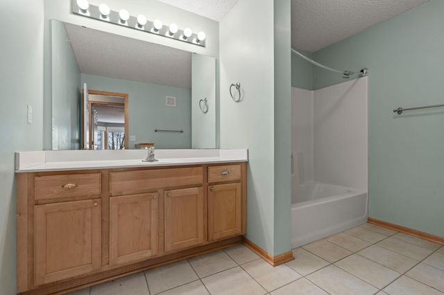 8014 Golden Valley Road, Golden Valley, MN 55427