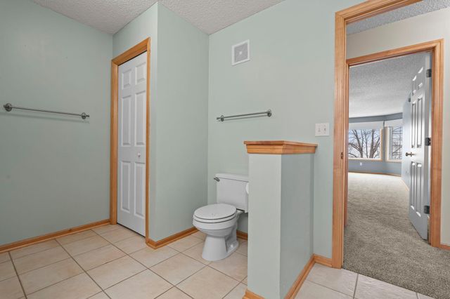 8014 Golden Valley Road, Golden Valley, MN 55427